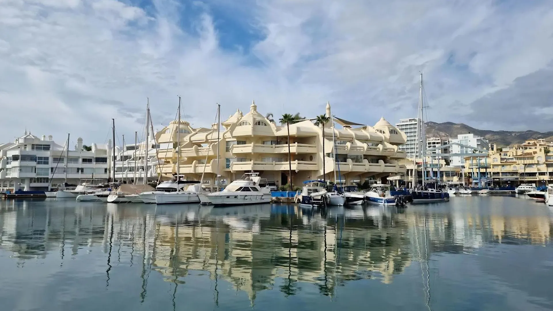 Estudio Aguila Prive Aceptamos Mascotas Benalmádena